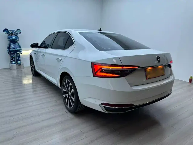 Skoda Superb — Фото автомобиля 5