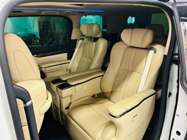 Toyota Alphard — Фото автомобиля 9
