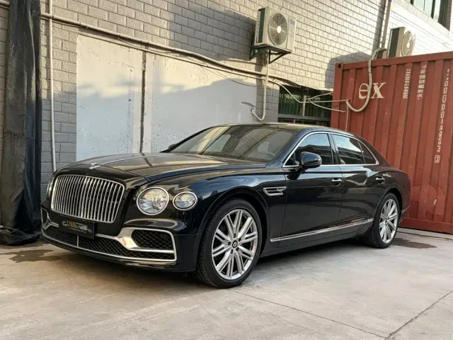 Фотография автомобиля — Bentley Flying Spur