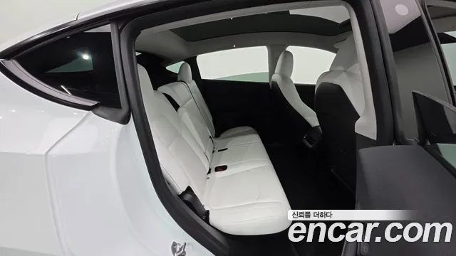 Tesla Model Y — Фото автомобиля 28