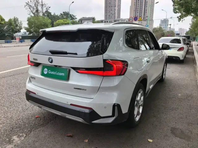 BMW iX1 — Фото автомобиля 6