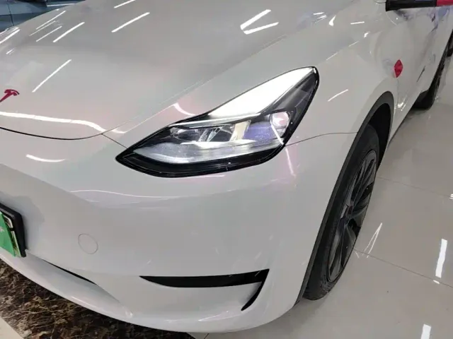 Tesla Model Y — Фото автомобиля 23