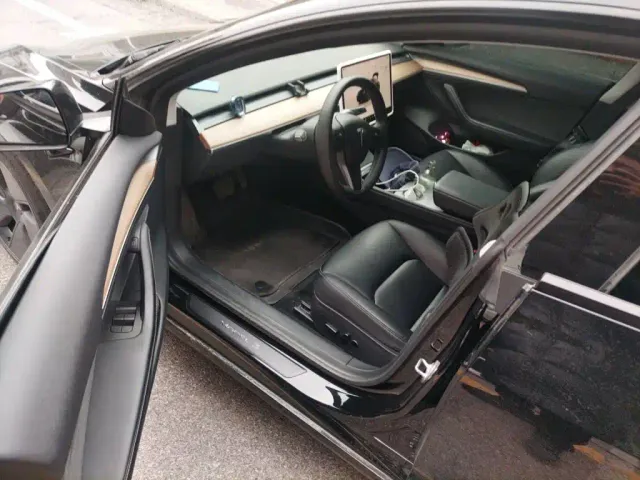 Tesla Model 3 — Фото автомобиля 17