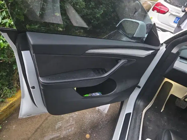 Tesla Model Y — Фото автомобиля 7