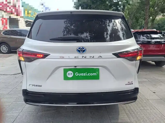 Toyota Sienna — Фото автомобиля 5
