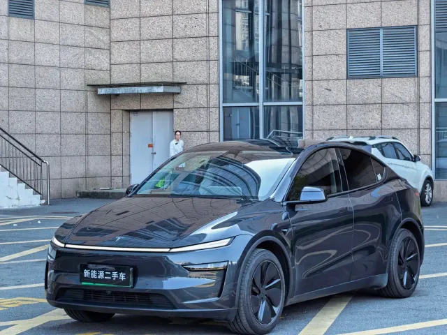 Фотография автомобиля — Tesla Model Y