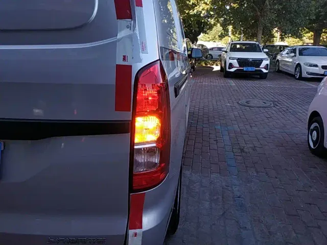 Wuling Hongguang V — Фото автомобиля 7