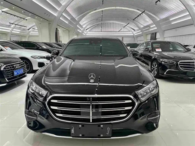 Mercedes-Benz E-Class — Фото автомобиля 2
