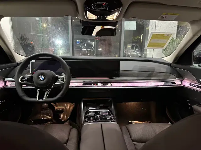 BMW 7 Series — Фото автомобиля 6