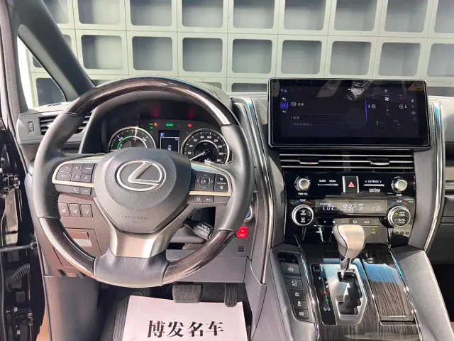 Lexus LM — Фото автомобиля 30