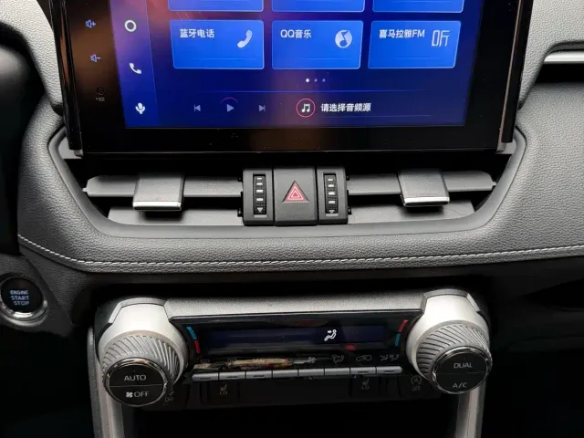 Toyota RAV4 — Фото автомобиля 11