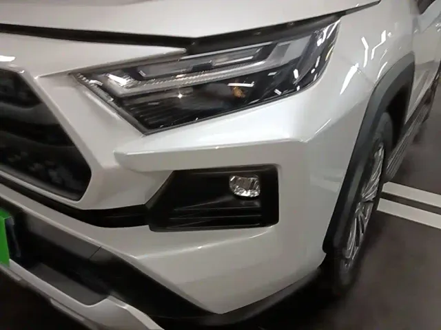 Toyota RAV4 — Фото автомобиля 23