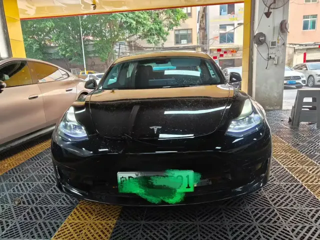 Tesla Model 3 — Фото автомобиля 12