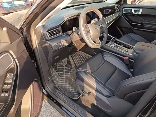 Ford Explorer — Фото автомобиля 15