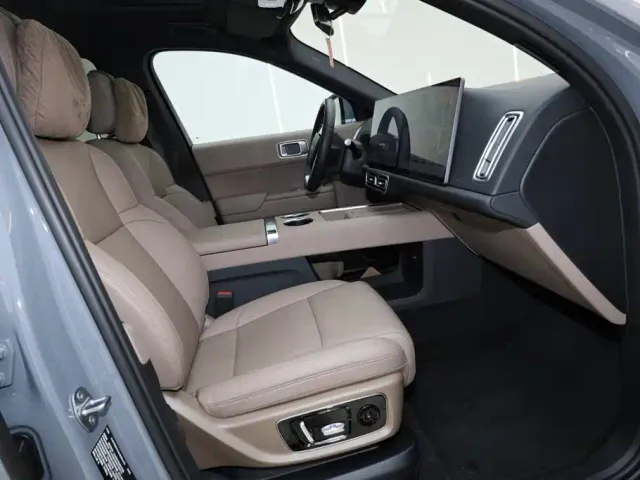 Li Auto L8 — Фото автомобиля 19