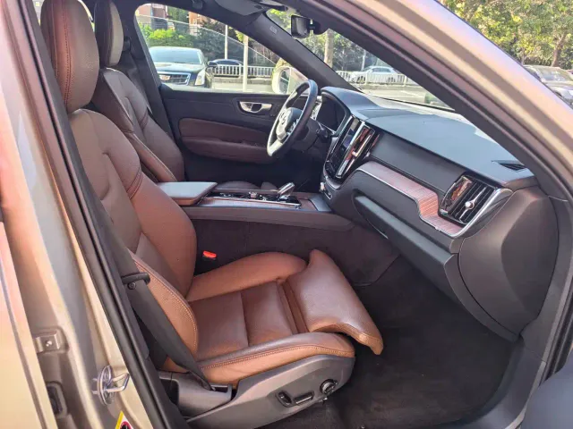 Volvo XC60 — Фото автомобиля 6
