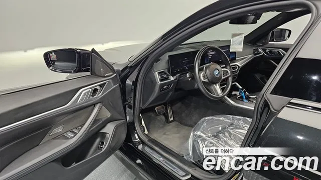 BMW i4 — Фото автомобиля 15