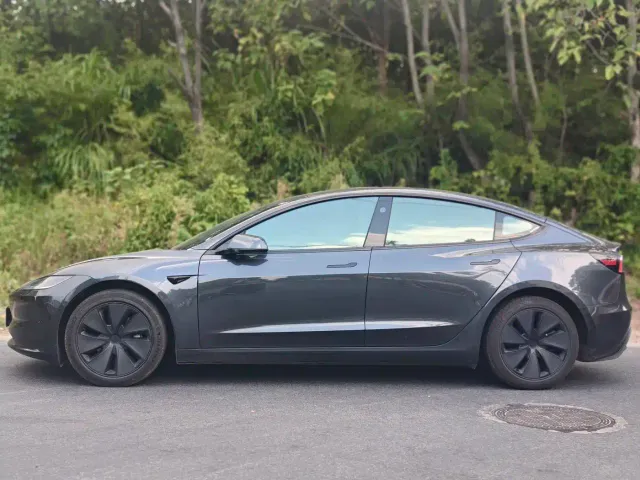 Tesla Model 3 — Фото автомобиля 3
