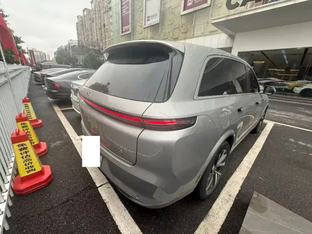 Li Auto L8 — Фото автомобиля 3