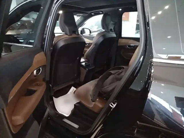 Volvo XC90 — Фото автомобиля 16