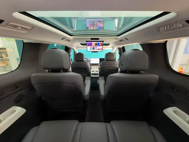 Li Auto MEGA — Фото автомобиля 14
