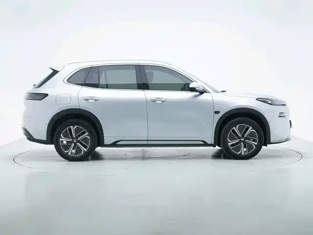 Geely Galaxy Starship 7 EM-i — Фото автомобиля 9