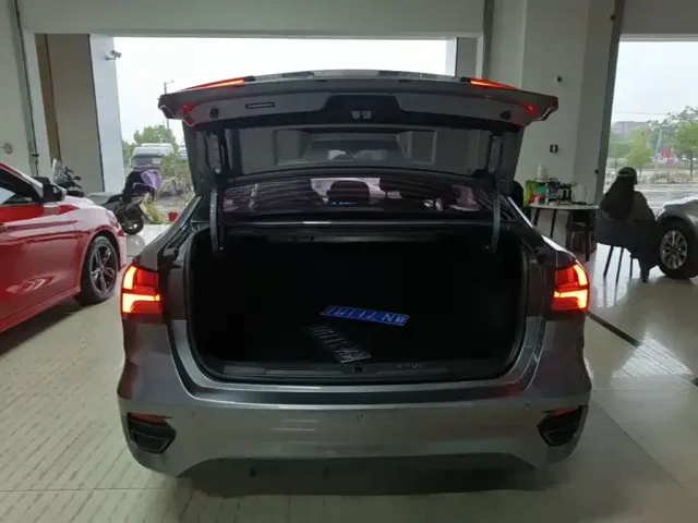 Roewe i5 — Фото автомобиля 18