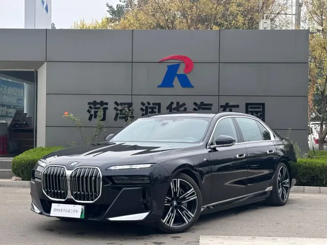 Фотография автомобиля — BMW i7