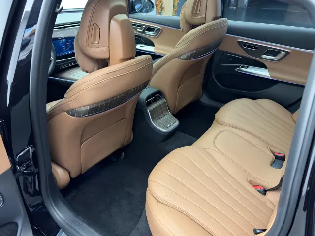 Mercedes-Benz E-Class — Фото автомобиля 11