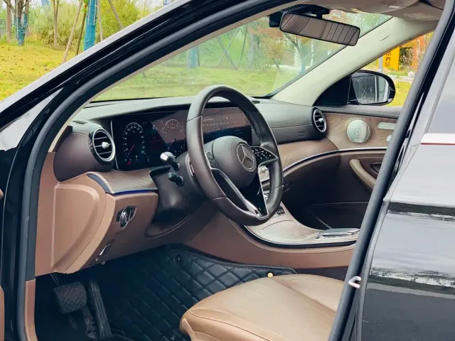 Mercedes-Benz E-Class — Фото автомобиля 15