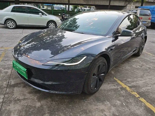 Фотография автомобиля — Tesla Model 3