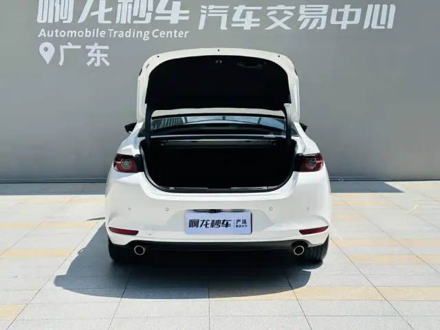 Mazda Axela — Фото автомобиля 17