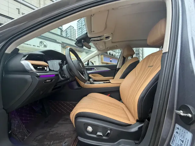 Hongqi H5 — Фото автомобиля 10