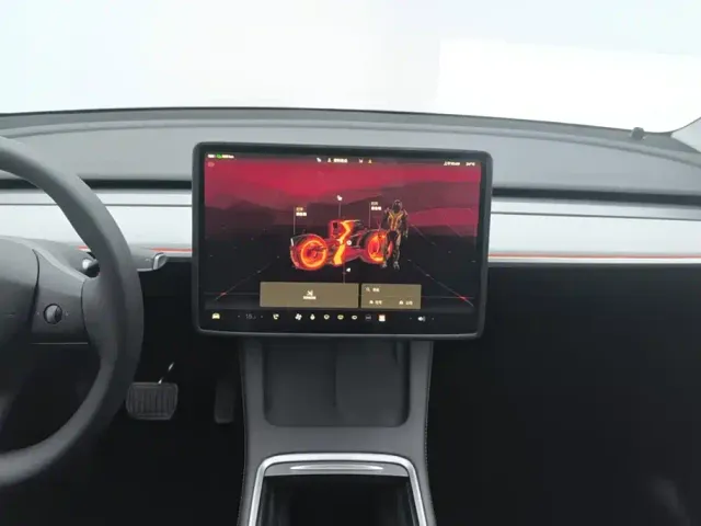 Tesla Model Y — Фото автомобиля 13