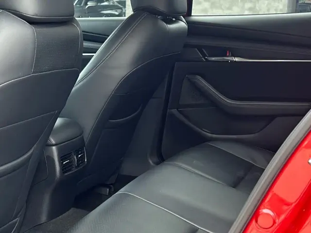 Mazda Axela — Фото автомобиля 5