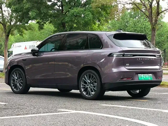 Leapmotor C10 — Фото автомобиля 11