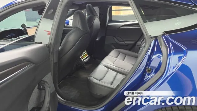 Tesla Model S — Фото автомобиля 10