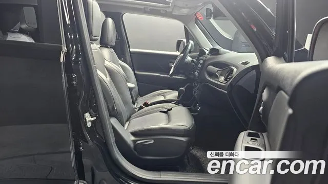Jeep Renegade — Фото автомобиля 26