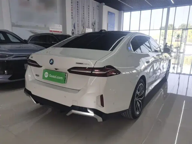 BMW i5 — Фото автомобиля 6