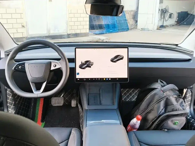Tesla Model 3 — Фото автомобиля 9