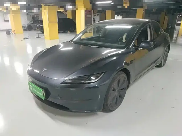 Фотография автомобиля — Tesla Model 3