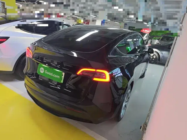 Tesla Model Y — Фото автомобиля 6