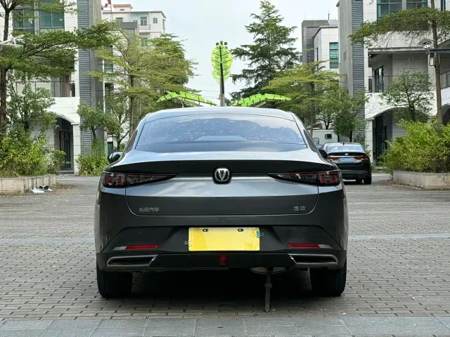 Changan Eado — Фото автомобиля 9