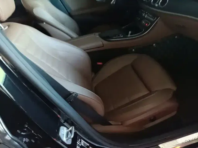Mercedes-Benz E-Class — Фото автомобиля 24
