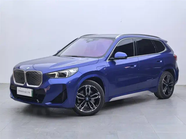 Фотография автомобиля — BMW iX1