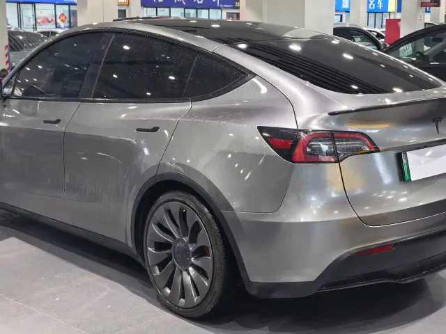 Tesla Model Y — Фото автомобиля 6