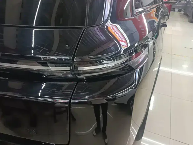 Li Auto L8 — Фото автомобиля 7