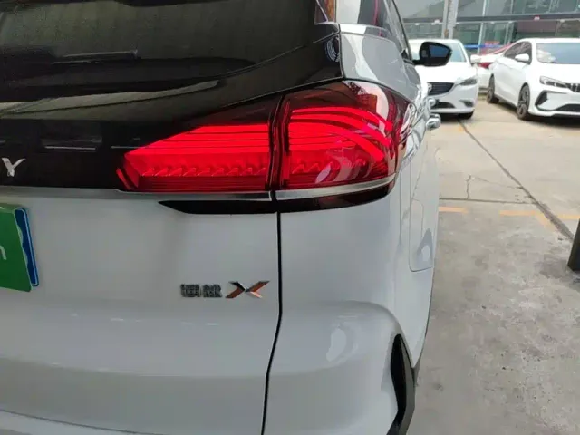 Geely Boyue — Фото автомобиля 7