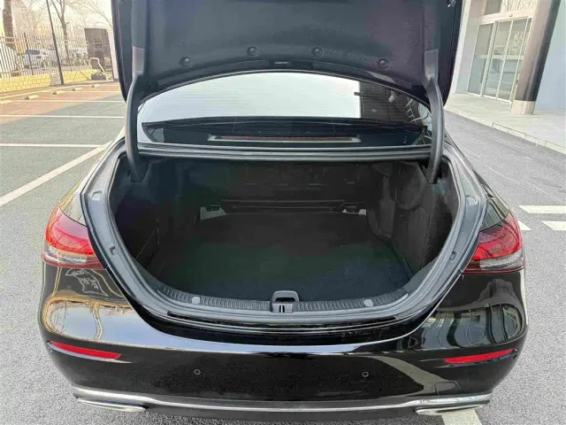 Mercedes-Benz E-Class — Фото автомобиля 18
