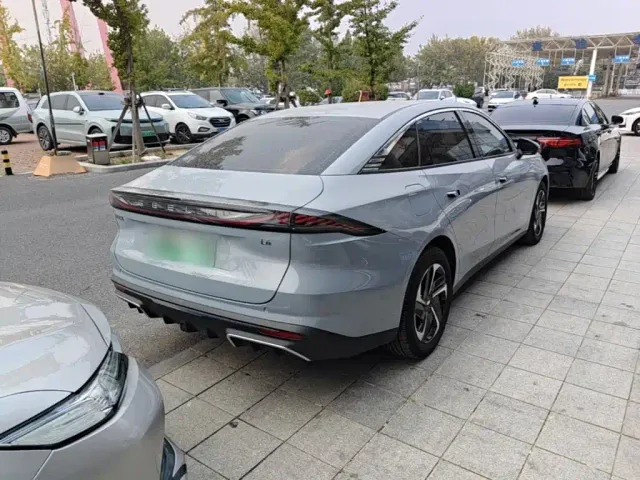 Geely Galaxy L6 — Фото автомобиля 6